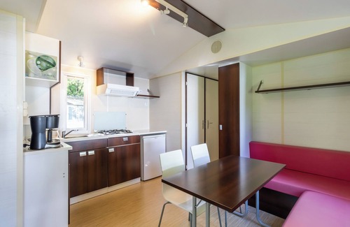 Saint-Pompont House | Mobile Home 'Du Soleil' with Shared Pool, Private Terrace and Wi-Fi