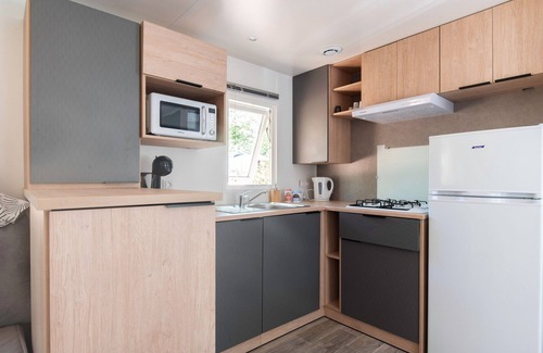 Bretagne-d'Armagnac RV Rental | Mobile Home 'Mobilhome Confort 4 Personnes 64' with Private Terrace, Private Garden and Wi-Fi