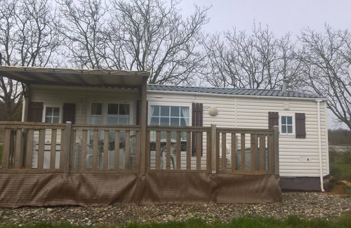 Saint-Lattier House | mobile home in the countryside