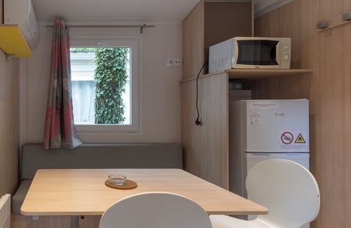 Lavilledieu House | Mobile Home 'Mobil-home B - 1-4 Persons' with Shared Pool, Private Terrace and Communal Garden