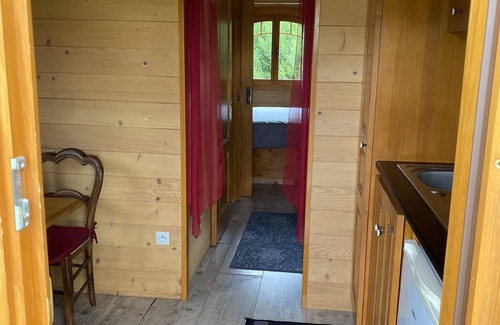 Saint-Pardoux RV Rental | Mobile Home 'Roulotte Miranda' with Shared Pool, Wi-Fi and Air Conditioning