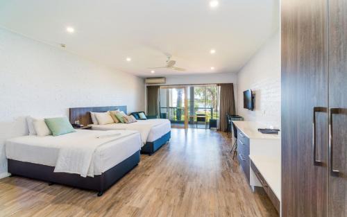 Yamba Hotel | Moby Dick Waterfront Resort Motel