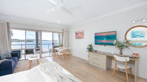 Yamba Hotel | Moby Dick Waterfront Resort Motel