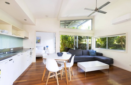 Boomerang Beach Apartment | Mobys Beachside Retreat