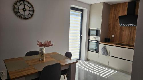 Bobrov Apartment | Moderný apartmán 2 s veľkou terasou