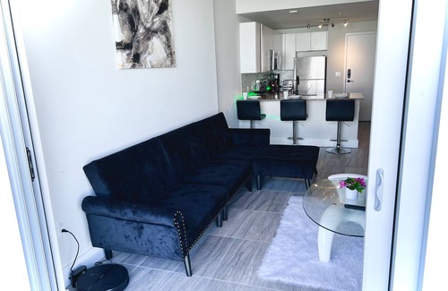 Dania Beach Condo | MODERN 1 BEDROOM 1 BATHROOM CONDO NEAR FLL AIRPORT