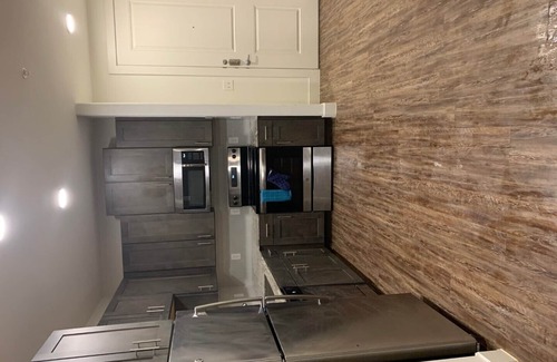 West Dallas Apartment | Modern 1 bedroom loft apartment Trinity Grove near Down town with Dallas City view.