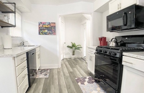 Gaffer District Apartment | Modern 1 Bedroom walk to Glass Museum w/Bonus Wellness Studio
