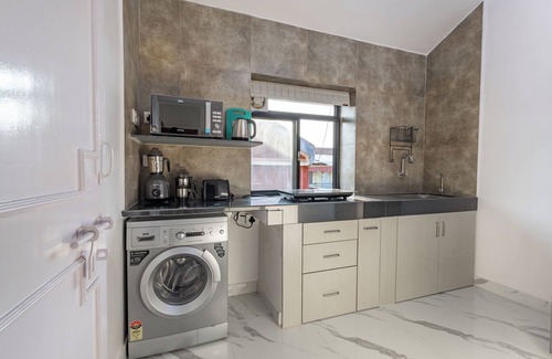 Carmona Apartment | Modern 1BHK Condo W/S. Pool, 3m. Walk To Beach