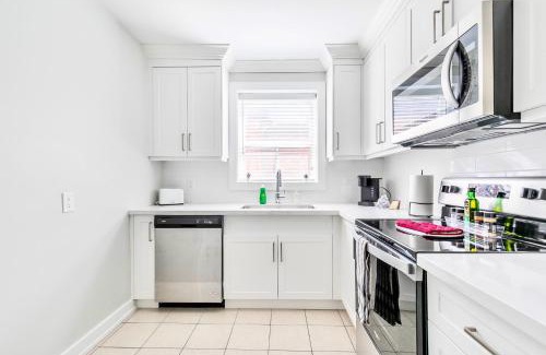 Hamilton Apartment | Modern 1BR Apartment in Corktown Hamilton
