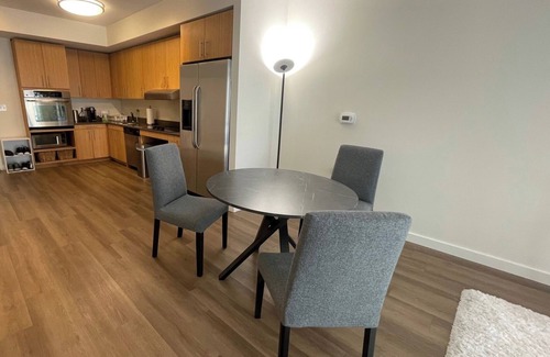 East Cambridge Apartment | Modern 1BR, central location - near MIT, MGH, Museum of Science