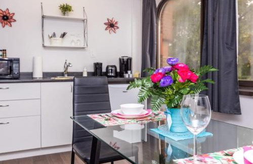 Centretown West Hotel | Modern 1BR Condo - Chinatown Near Little Italy
