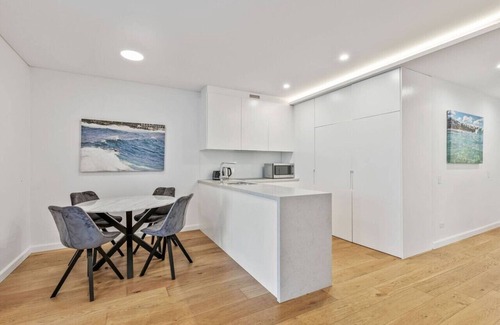 Neutral Bay Apartment | Modern 1BR in Neutral Bay, Near CBD & Transport