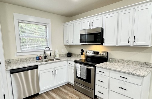 Jacksonville House | Modern 2 Bed/1 Bath Bungalow ~ Jacksonville, AR