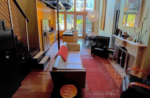 Carroll Gardens Apartment | Modern 2 Bed 2 Bath & Sofa bed w/Dedicated workspace & Large Garden