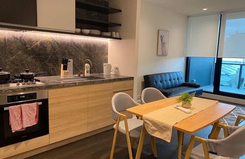 West Melbourne Apartment | Modern 2-Bed Apt + Parking | West Melbourne!