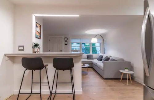 Shelburne Apartment | Modern 2-Bed Apartment-Shelburne