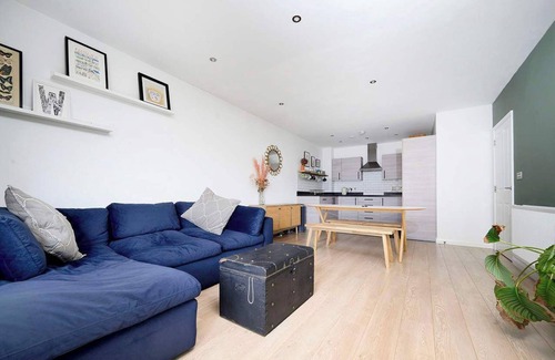 Higham Hill Apartment | Modern 2-Bed Flat near Tottenham Stadium, London