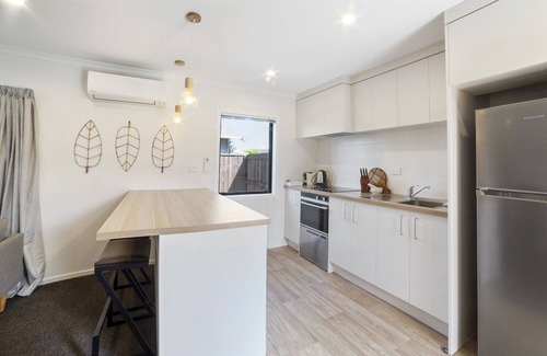 Frankton House | Modern 2-Bed Townhouse Near Hamilton Lake Domain