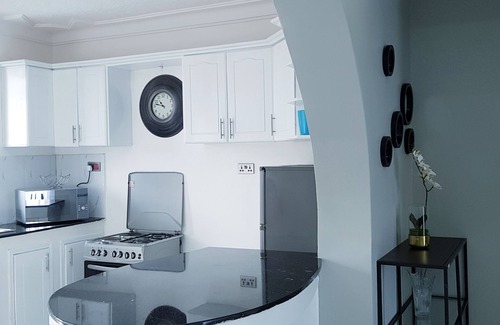 Kampala Apartment | Modern 2 Bedroom 2 Bathroom Fully Furnished Apartment