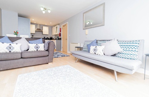 Basingstoke Apartment | Modern 2-Bedroom Apartment in Central Basingstoke walk to Festival Place & The Avil Theatre
