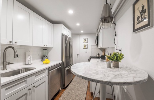 Bushwick Apartment | Modern 2-bedroom apartment in chic Bklyn neighborhood