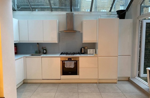 West Brompton Apartment | Modern 2 Bedroom Apartment