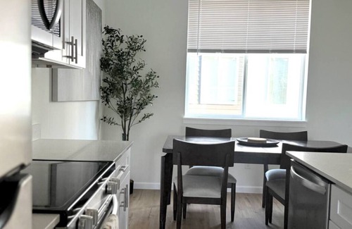 Eastside Apartment | Modern 2-bedroom apartment with AC, WiFi in Tacoma