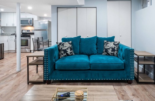 West Ridge Apartment | Modern, 2-bedroom apt., 15 minute drive to Lake Michigan, FREE parking spot.