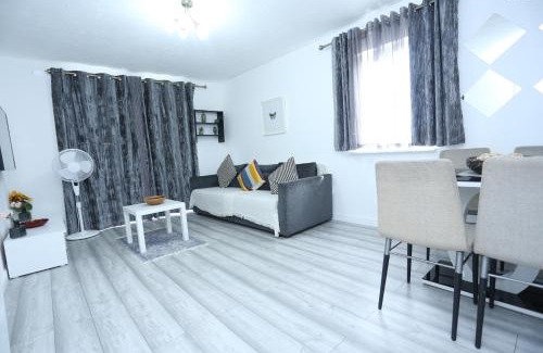Thamesmead East Apartment | Modern 2 Bedroom Flat, with Free Parking, and WIFI