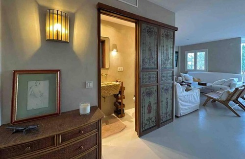Golden Mile Apartment | Modern 2 bedroom in Marbella Real