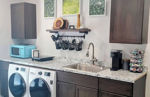 Tempe House | Modern 2 bedroom - Private Access - Fully Remodeled - 3 miles to ASU