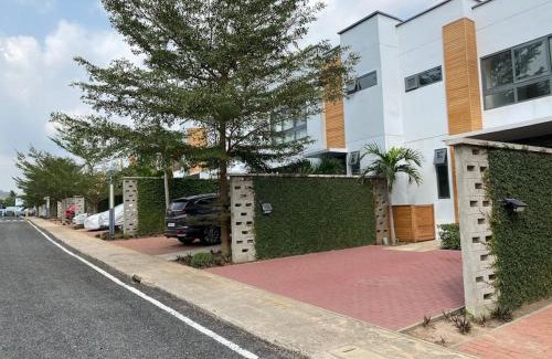 Aiyimensa Apartment | Modern 2 bedroom Townhouse in Accra