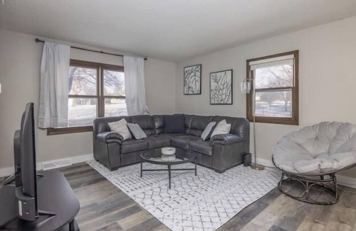 Clive House | Modern 2 Bedroom Townhouse in Quiet Neighborhood