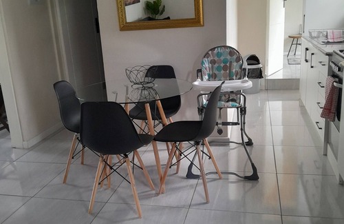 Newcastle Apartment | Modern 2 BR pool side apartment