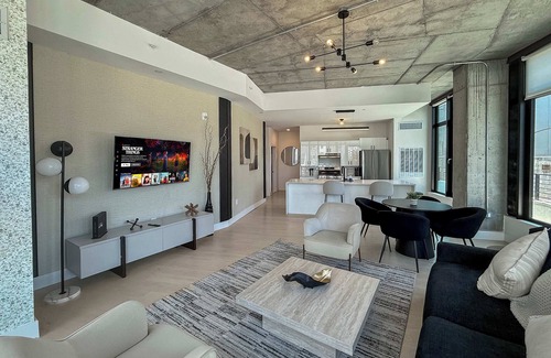 Olde Kensington Apartment | Modern 2BD in NoLibs | Sleeps 6 | Great Location