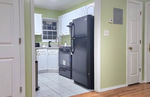 Jamaica Hills Apartment | Modern 2Bed Room Apartment Jamaica Queens NYC -5 min from Matro Train