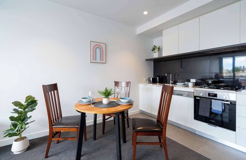 Hawthorn East Apartment | Modern 2BR Apartment with Smart TV and Views