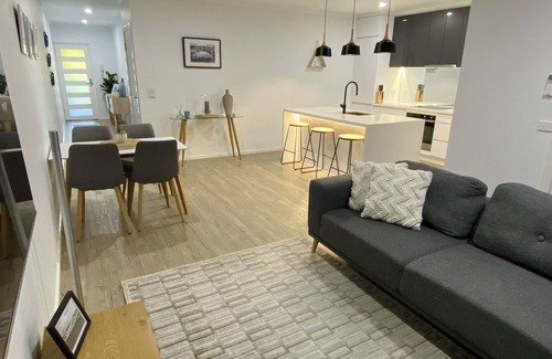 Templestowe Apartment | *Modern 2BR APT - BBQ/Pool/Sauna/WiFi