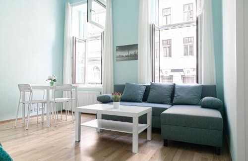 Wahring Apartment | Modern 2BR Apt. Perfect for Long and Short Stays