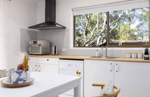 Upper Coomera House | Modern 2BR Home | Spacious Yard & Ample Parking