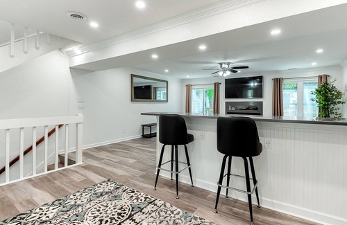 Northeast Virginia Beach House | Modern 2BR Townhome, Near Beach + 30-Day Deals