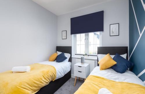 Ashford House | Modern 3 Bed House For 5- City Central -Free Parking