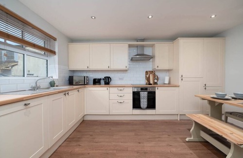 Market Rasen House | Modern 3 bed w/parking & garden