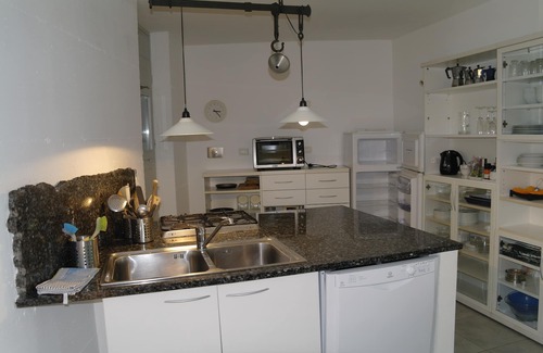 Castino Apartment | Modern 3 bedroom garden apartment with maximum privacy