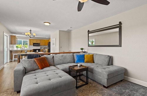 Dundee House | Modern 3 Bedroom Farmhouse of Dundee - Amazing Views, Fire Pit and Comfort