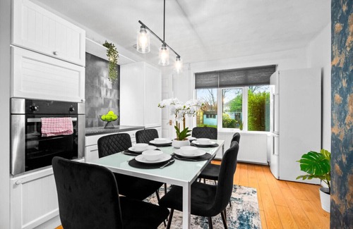 Acocks Green House | Modern 3 Bedroom House - Parking - Garden