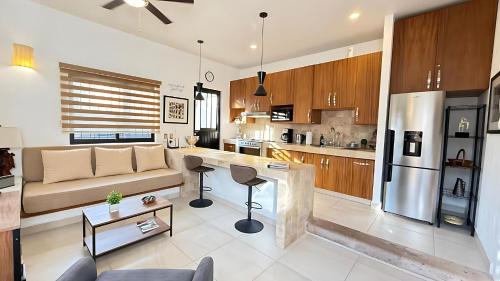 San Antonio Tlayacapan House | Modern 3-Bedroom Retreat in Ajijic - Walk To Everything- 1 Night Rates Available