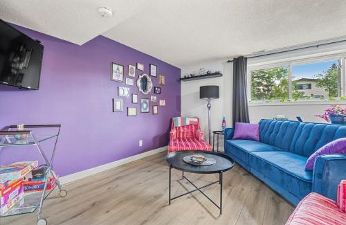 Inglewood Apartment | Modern 3 Bedroom Suite Near Downtown & Stampede Grounds