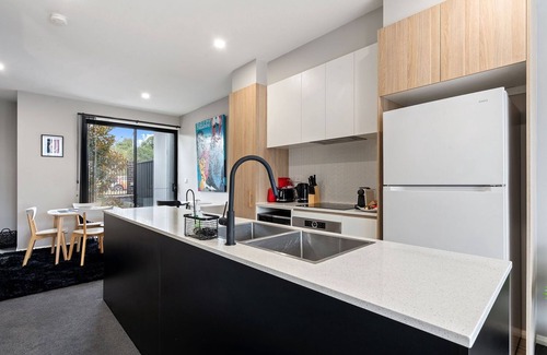Greenway House | Modern 3-Bedroom Townhouse in Quiet Greenway